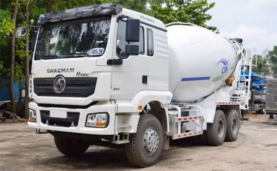 Camion F2000 della betoniera del telaio di Shacman 8m³ 6*4 per il mercato dell'Algeria